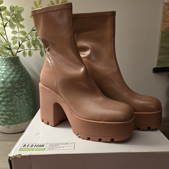 Call It Spring Women's Peach Heeled 'NATHALI' Boots - Picture 3 of 11
